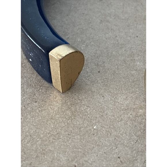 Kate Spade Saturday Bracelet Bangle Dark Blue Lucite Acrylic Cuff Gold Tone Tips - Picture 4 of 8